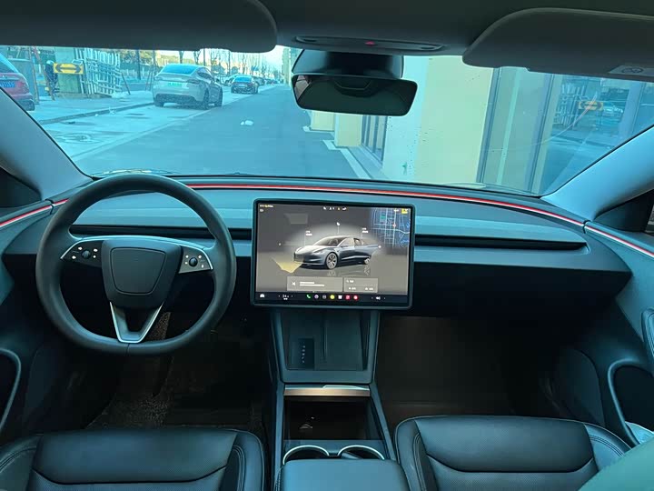 Фото 8 - Tesla Model 3