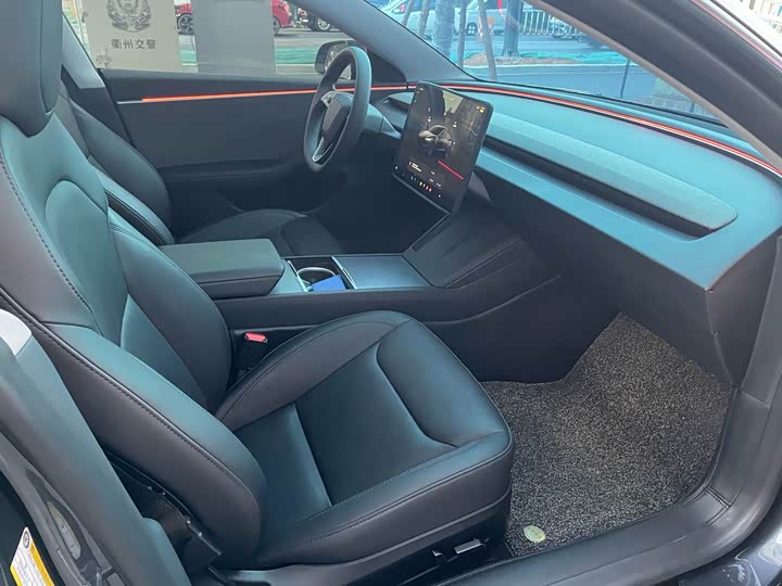 Фото 9 - Tesla Model 3