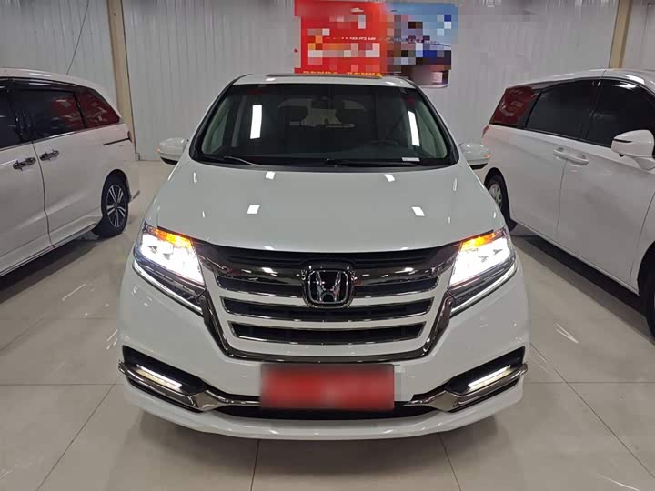 Фото 3 - Honda Elysion