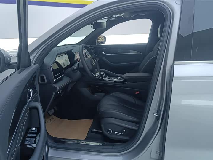 Фото 9 - Geely Monjaro