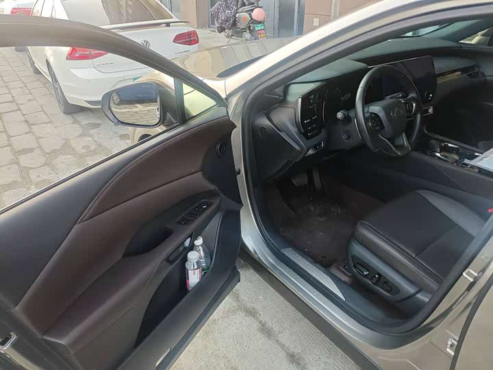 Фото 3 - Lexus RX