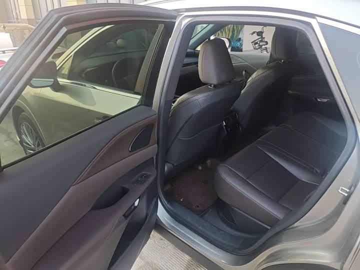 Фото 6 - Lexus RX