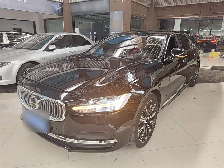 Фото 2 - Volvo S90