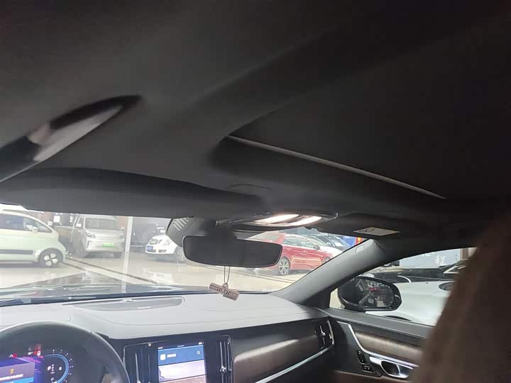 Фото 8 - Volvo S90