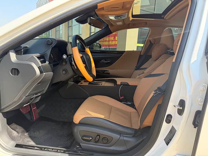 Фото 4 - Lexus ES