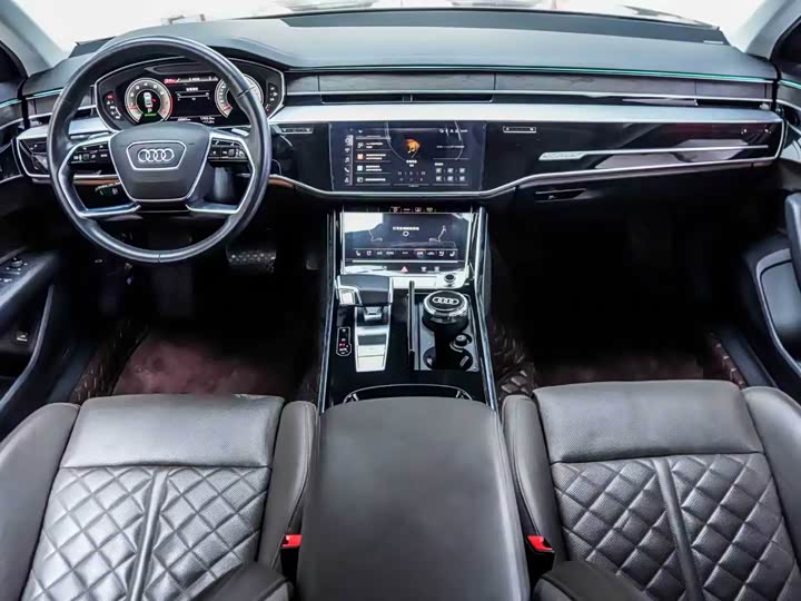 Фото 4 - Audi A8