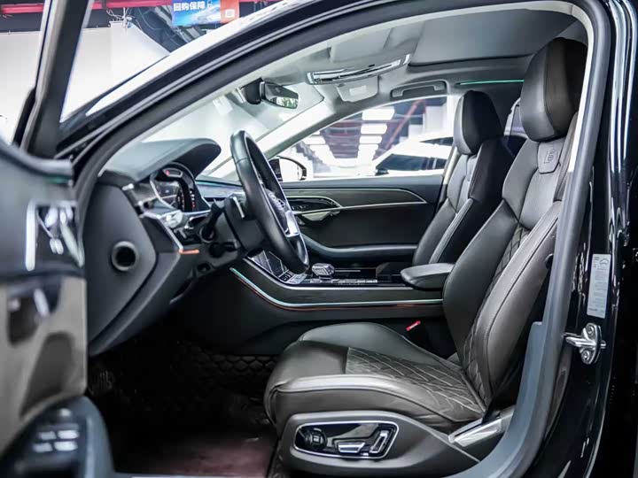 Фото 7 - Audi A8