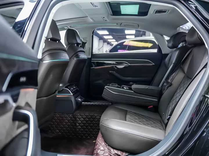 Фото 8 - Audi A8