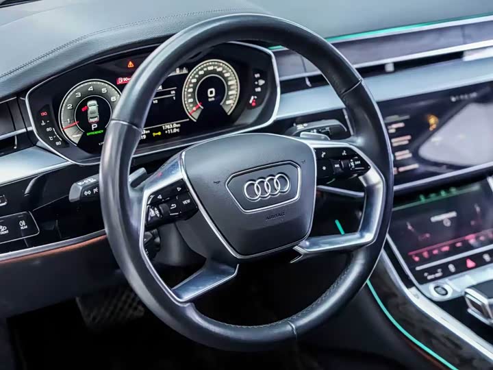 Фото 9 - Audi A8