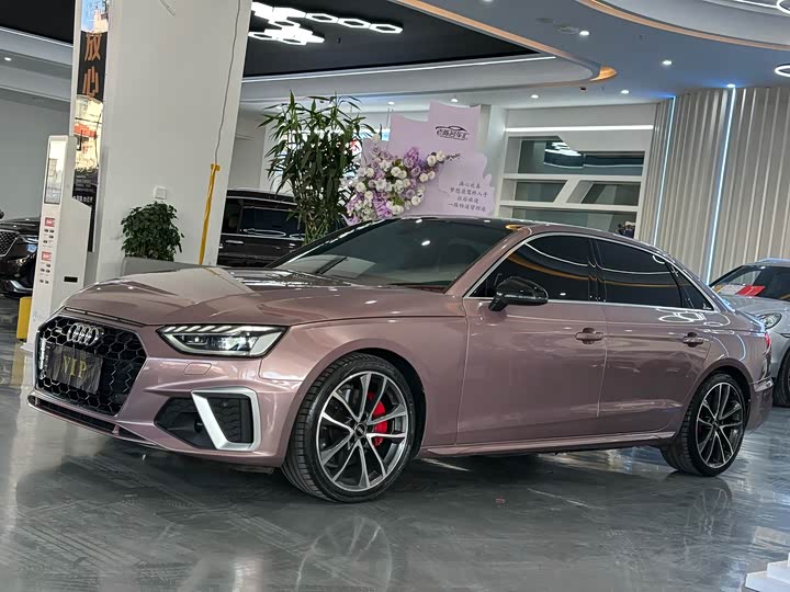 Фото 1 - Audi A4L