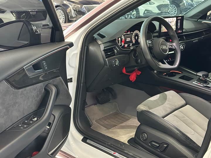 Фото 4 - Audi A4L