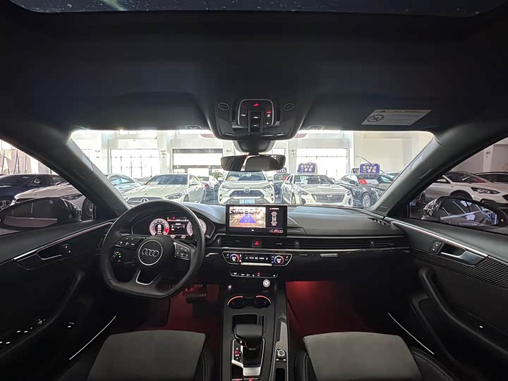 Фото 6 - Audi A4L