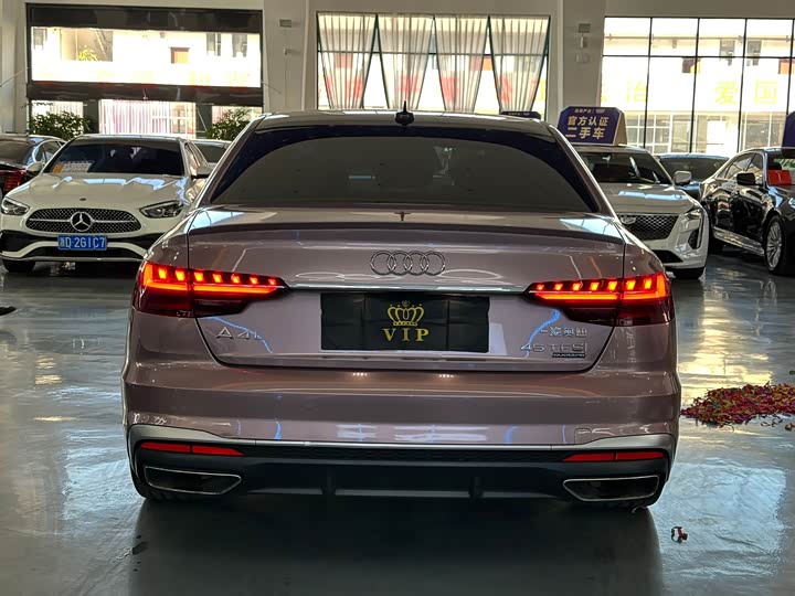 Фото 8 - Audi A4L