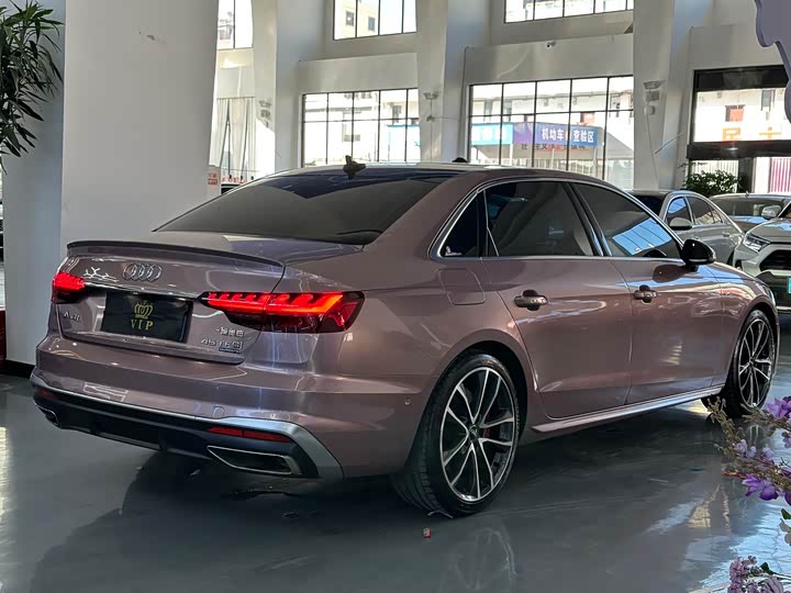 Фото 9 - Audi A4L