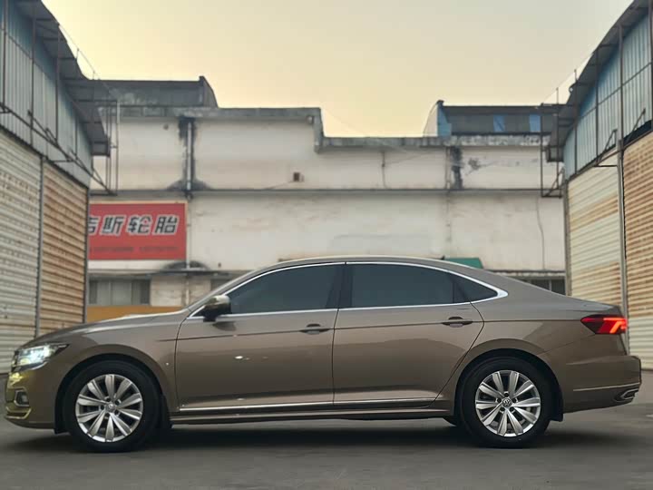 Фото 4 - Volkswagen Passat