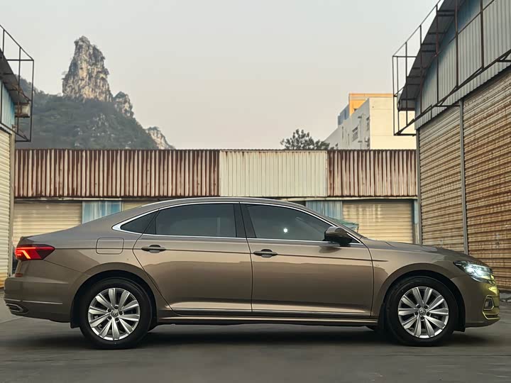 Фото 5 - Volkswagen Passat