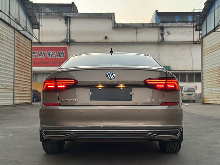 Фото 7 - Volkswagen Passat