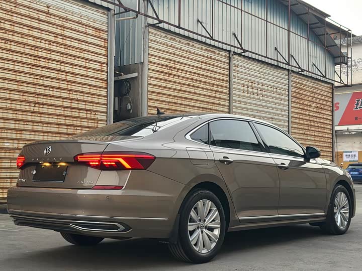 Фото 8 - Volkswagen Passat