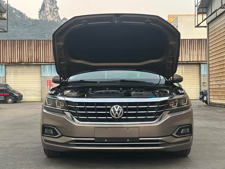 Фото 9 - Volkswagen Passat