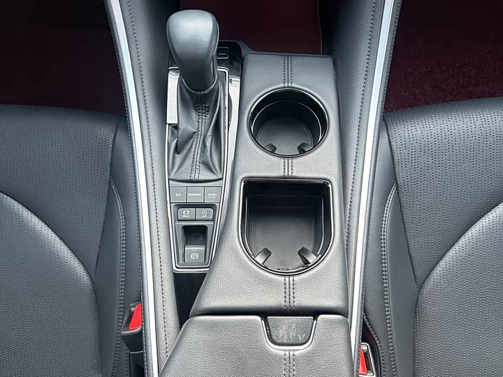 Фото 8 - Toyota Avalon