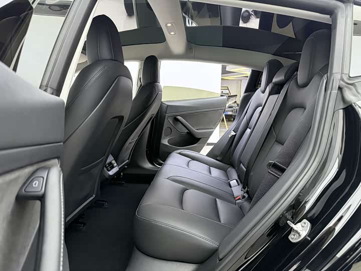 Фото 4 - Tesla Model 3