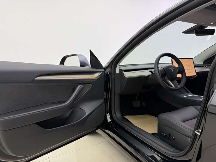 Фото 5 - Tesla Model 3