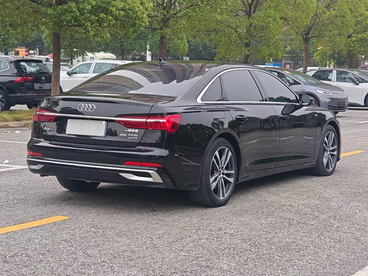 Фото 4 - Audi A6L