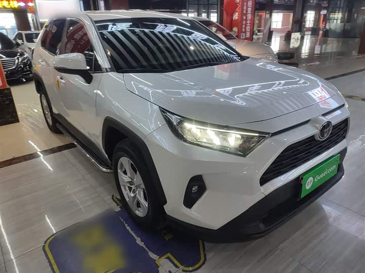 Фото 4 - Toyota RAV4
