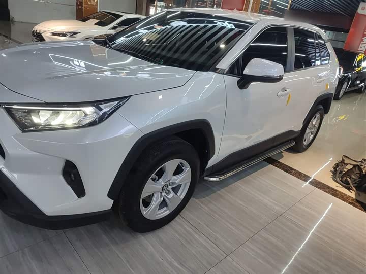 Фото 5 - Toyota RAV4