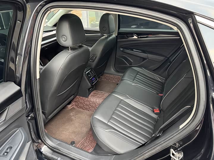 Фото 9 - Volkswagen Passat