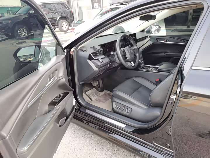 Фото 7 - Toyota Camry