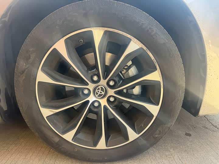 Фото 5 - Toyota Avalon