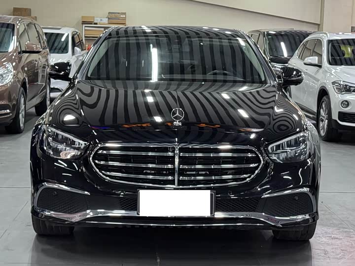 Фото 2 - Mercedes-Benz E-Class