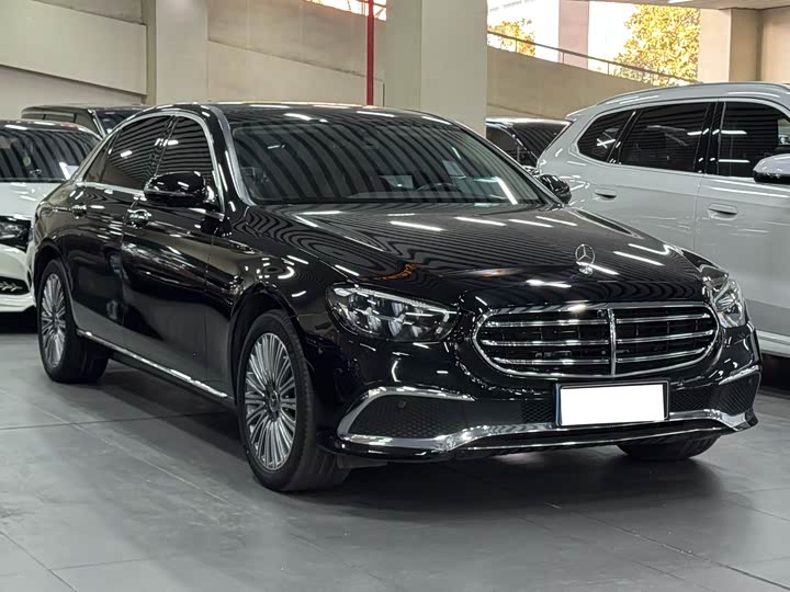 Фото 3 - Mercedes-Benz E-Class