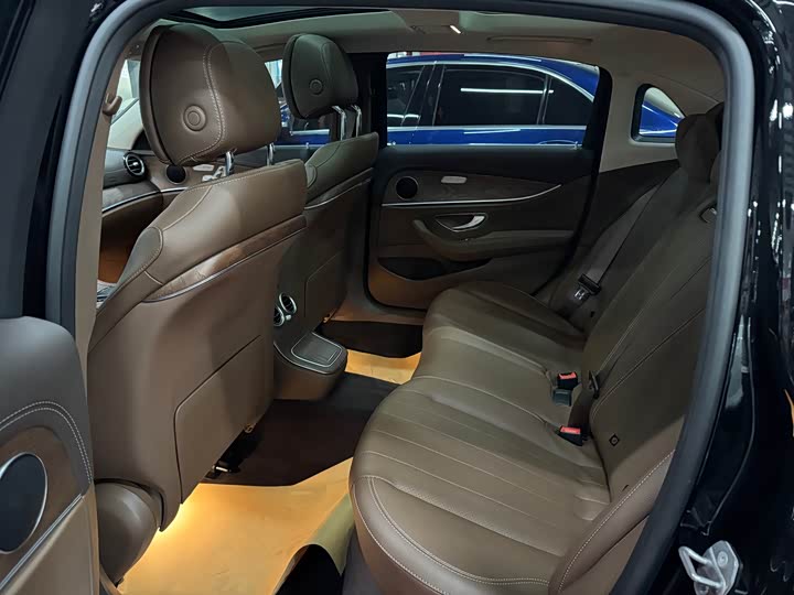 Фото 6 - Mercedes-Benz E-Class