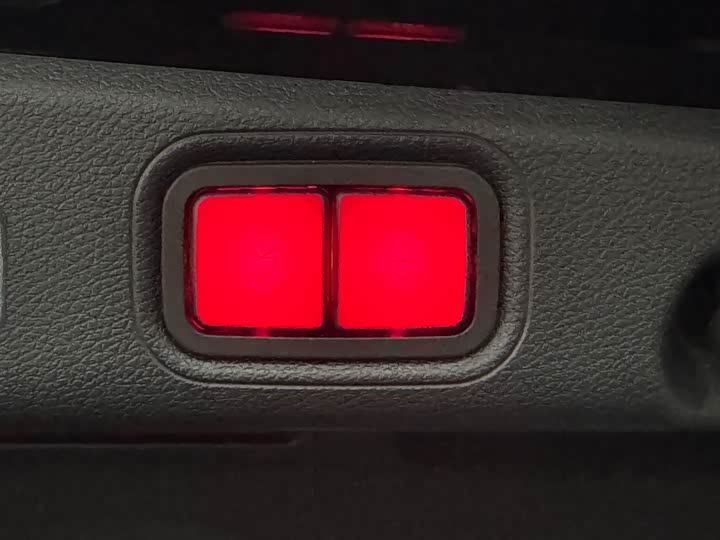 Фото 9 - Mercedes-Benz E-Class