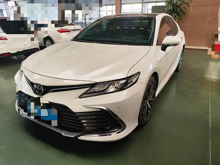 Фото 1 - Toyota Camry