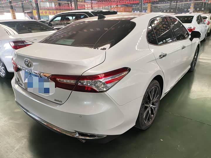 Фото 3 - Toyota Camry