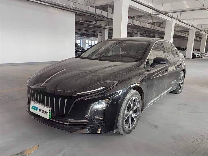 Фото 1 - Hongqi E-QM5