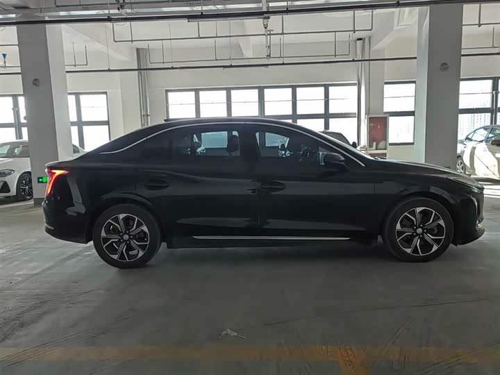 Фото 3 - Hongqi E-QM5