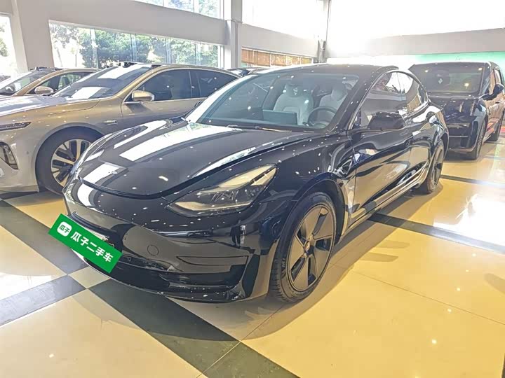 Фото 1 - Tesla Model 3