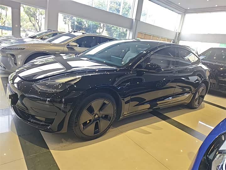 Фото 5 - Tesla Model 3