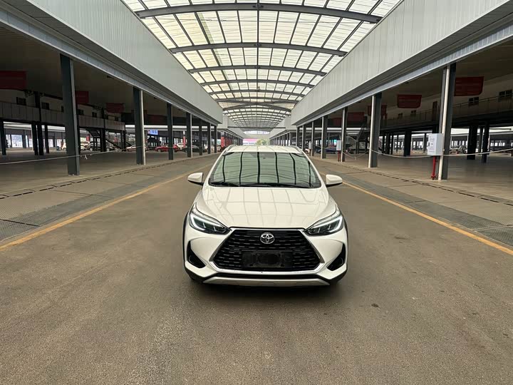 Фото 2 - Toyota Yaris L Hatchback