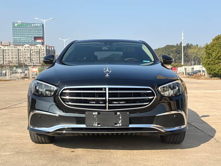 Фото 2 - Mercedes-Benz E-Class