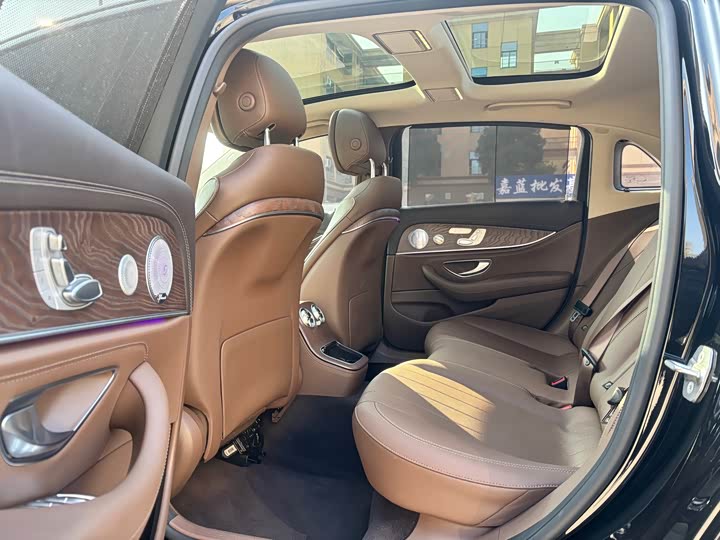 Фото 6 - Mercedes-Benz E-Class