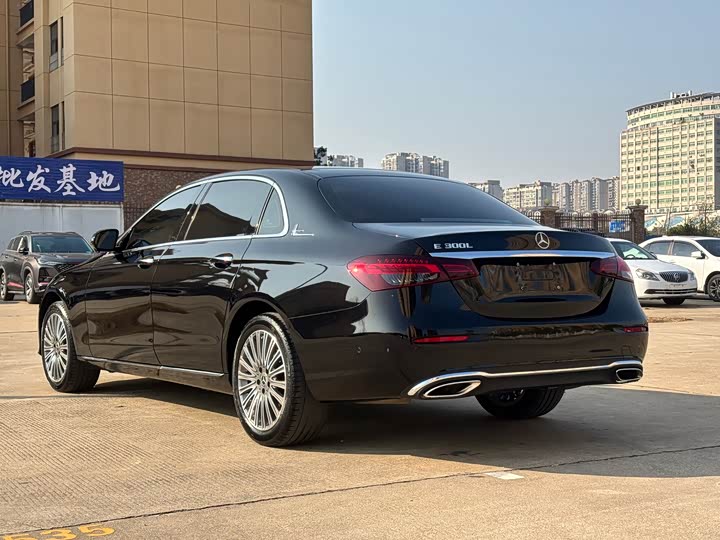 Фото 7 - Mercedes-Benz E-Class