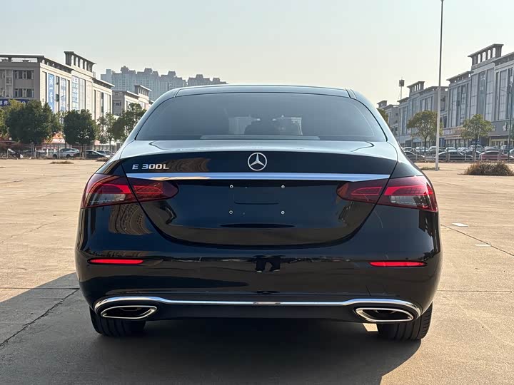 Фото 8 - Mercedes-Benz E-Class