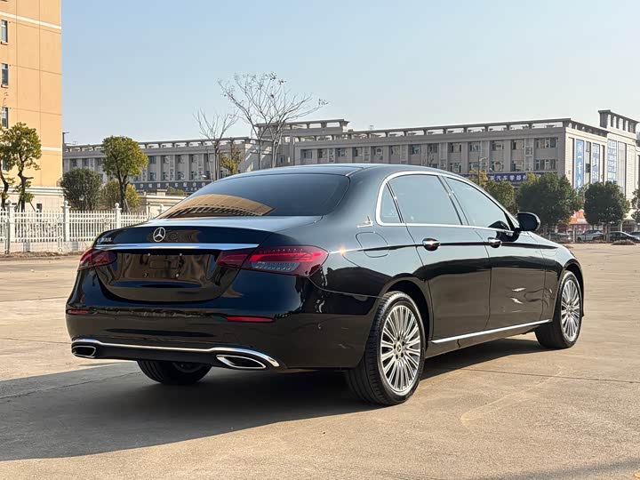 Фото 9 - Mercedes-Benz E-Class