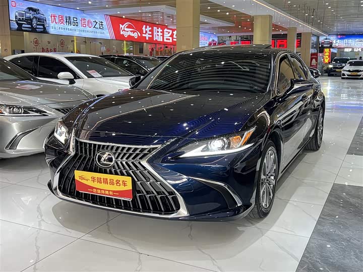 Фото 1 - Lexus ES