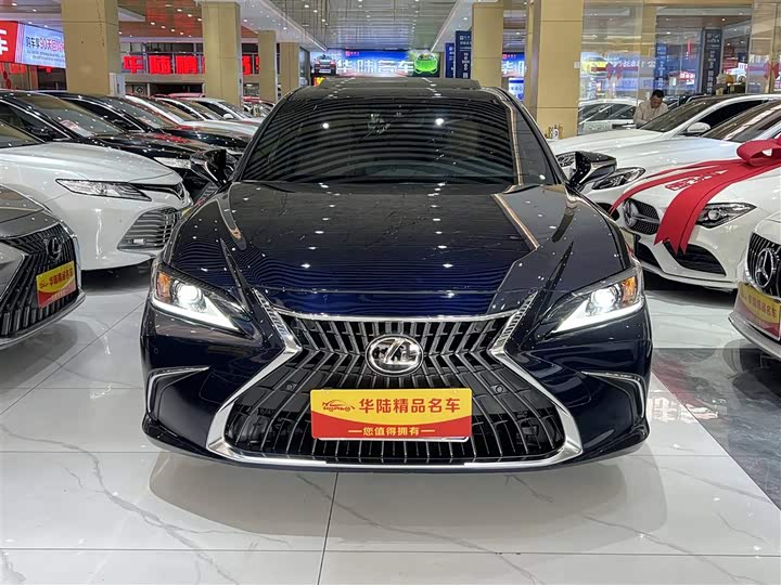 Фото 2 - Lexus ES